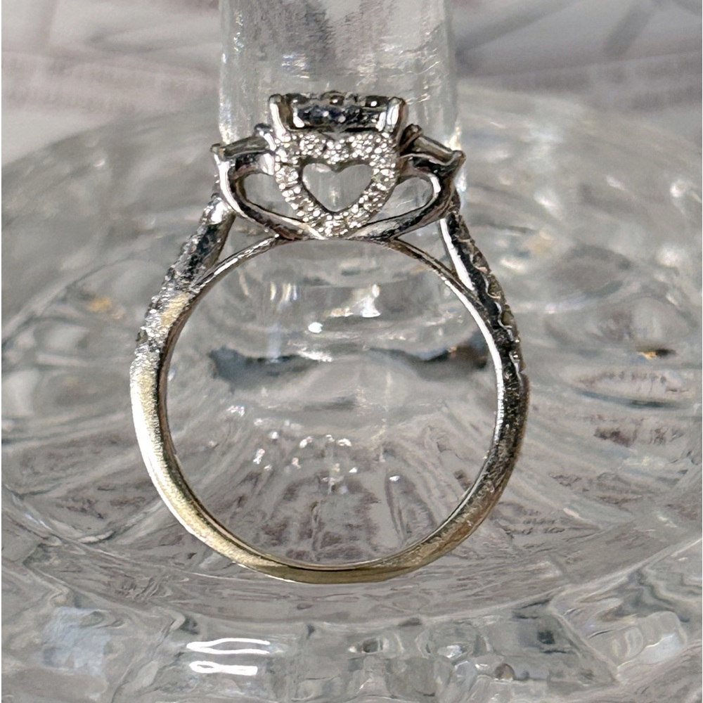 OVER 1 CTW DIAMOND RING SET WITH DIAMOND HEART ON THE SIDES.